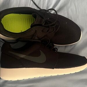 Nike Men's Black and Cream Sneakers